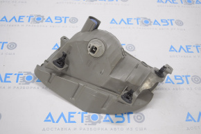 Right turn signal for Toyota Prius V 12-14 pre-restoration