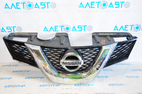 Radiator grill grill Nissan Rogue 14-15 without a chamber with an emblem, scratched chrome, broken fastener