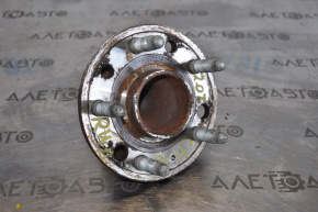 Front left hub for a Cadillac CTS 14-rwd