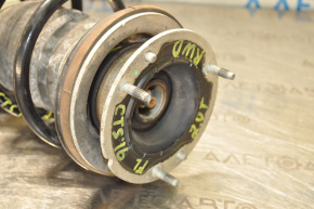 Front left shock absorber support for a 1919 Cadillac CTS