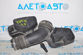 Air duct with resonator Ford Explorer 11-19