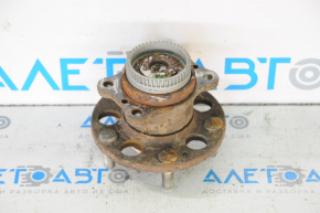 Rear right hub Kia Forte 4d 14-18