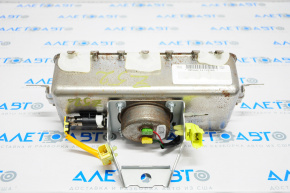 Passenger airbag in the dashboard of a Nissan Murano z52 15-16