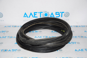 Rubber seal for the tailgate of a Nissan Pathfinder 13-19