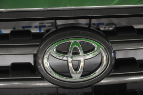 08-16 Toyota Sequoia grille emblem