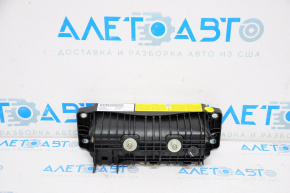 Passenger airbag in the dashboard of a VW Beetle 12-19