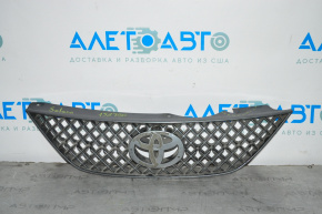 Toyota Solara 04-06 radiator grille has a broken edge
