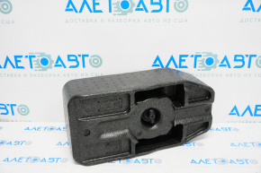 Foam under the tool VW Jetta 19-19 under the subwoofer