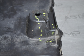 Left side arch protection Fiat 500L 14 - cracked, broken fastener