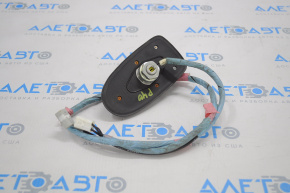 Toyota Prius V 12-17 4-pin antenna socket