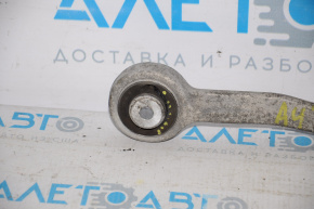 The upper front right rear control arm of the Audi A4 B8 08-16 has a torn silent block.
