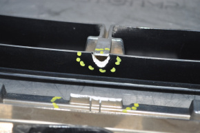 Radiator grill assembly Hyundai Santa FE Sport 13-14 prerest broken inside