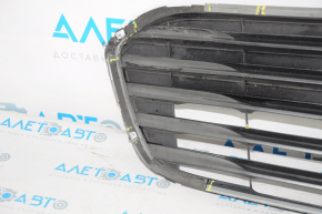 Lower grille of the front bumper Toyota Avalon 13-15 pre-rest, chrome is broken, cracks in the grille