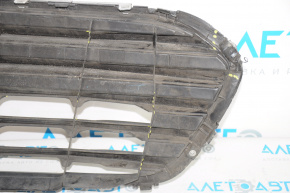 Lower grille of the front bumper Toyota Avalon 13-15 pre-rest, chrome is broken, cracks in the grille