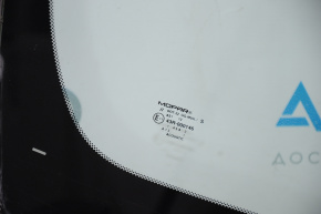 Windshield Dodge Dart 13-16 air on edge, sand