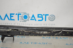 The lower panel of the TV Nissan Rogue 14-20 is jammed