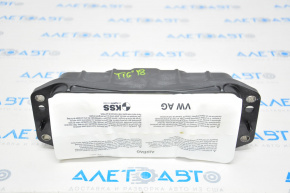 Passenger airbag in the dashboard of a VW Tiguan 18-20