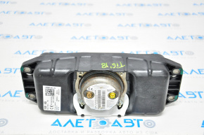 Passenger airbag in the dashboard of a VW Tiguan 18-20