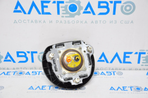 The airbag in the steering wheel of the driver's Lexus CT200h 11-13 shot out.