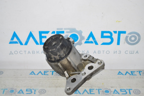 Oil filter housing Toyota Prius V 12-17
