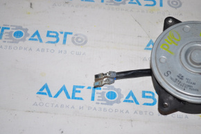 Cooling fan motor right Toyota Prius V 12-17 chip broken