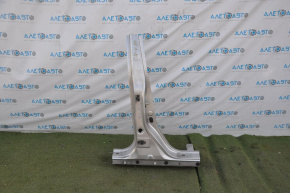 The right center pillar of a Honda CRV 12-14 has been cut off.