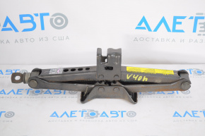 Jack Toyota Camry v40
