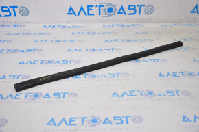 Door seal on the central pillar left Jeep Patriot 11-17