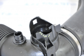 Air duct on the BMW F30 12-16 N20 manifold, broken