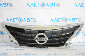 Radiator grill grill Nissan Versa 15-19 usa rest, with emblem