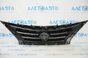 Radiator grill grill Nissan Versa 15-19 usa rest, with emblem
