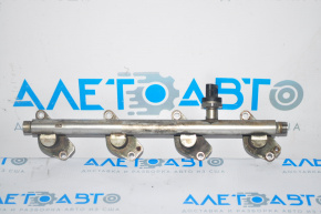 Mercedes CLA 250 14-19 fuel rail with sensor