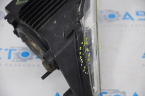 Fog lamp PTF right VW Passat b8 16-19 USA broken fasteners, sand