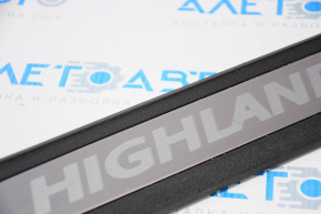 Door sill outer front left Toyota Highlander 14-19 chrome, scratches