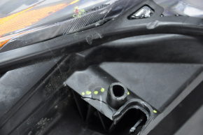Headlight front right bare Ford Escape MK4 20-22 halogen, broken housing, glass defect, broken fastener