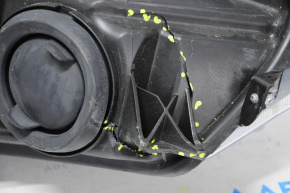 Headlight front right bare Ford Escape MK4 20-22 halogen, broken housing, glass defect, broken fastener