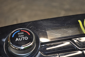 Climate control Nissan Murano z52 15-15 auto crack on the central button, scratches