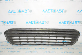 Lower grille of the front bumper Toyota Avalon 13-15 pre-rest, chrome is broken, cracks in the grille