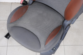 Driver's seat Fiat 500L 14-16 without airbag, cloth black with brown insert, water damage, non-working belt