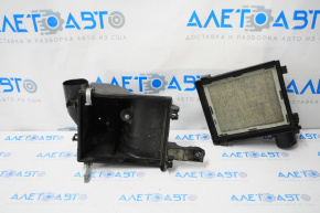 Toyota Prius V 12-17 air filter housing without flow meter