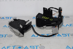 Nissan Leaf 13-12 airbag control buttons