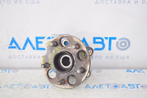 Rear left hub Toyota Highlander 08-13 AWD