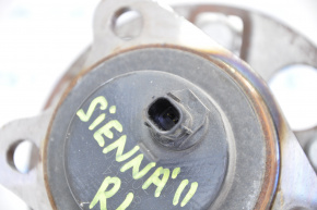 Rear left hub Toyota Sienna 11-20 FWD