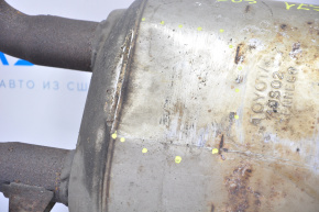 Exhaust line middle part with muffler Toyota Sequoia 08-16 is crushed, studs are sawed off, rusty