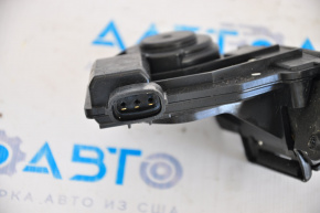 Toyota Prius V 12-17 trunk lock