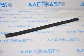 Door seal on the central pillar left Jeep Patriot 11-17