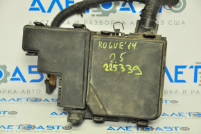 Nissan Rogue 14-20 underhood fuse box small cover crack