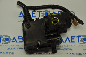 Nissan Rogue 14-20 underhood fuse box small cover crack