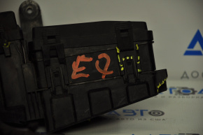 Nissan Rogue 14-20 underhood fuse box small cover crack