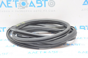 Subaru B10 Tribeca front right door seal